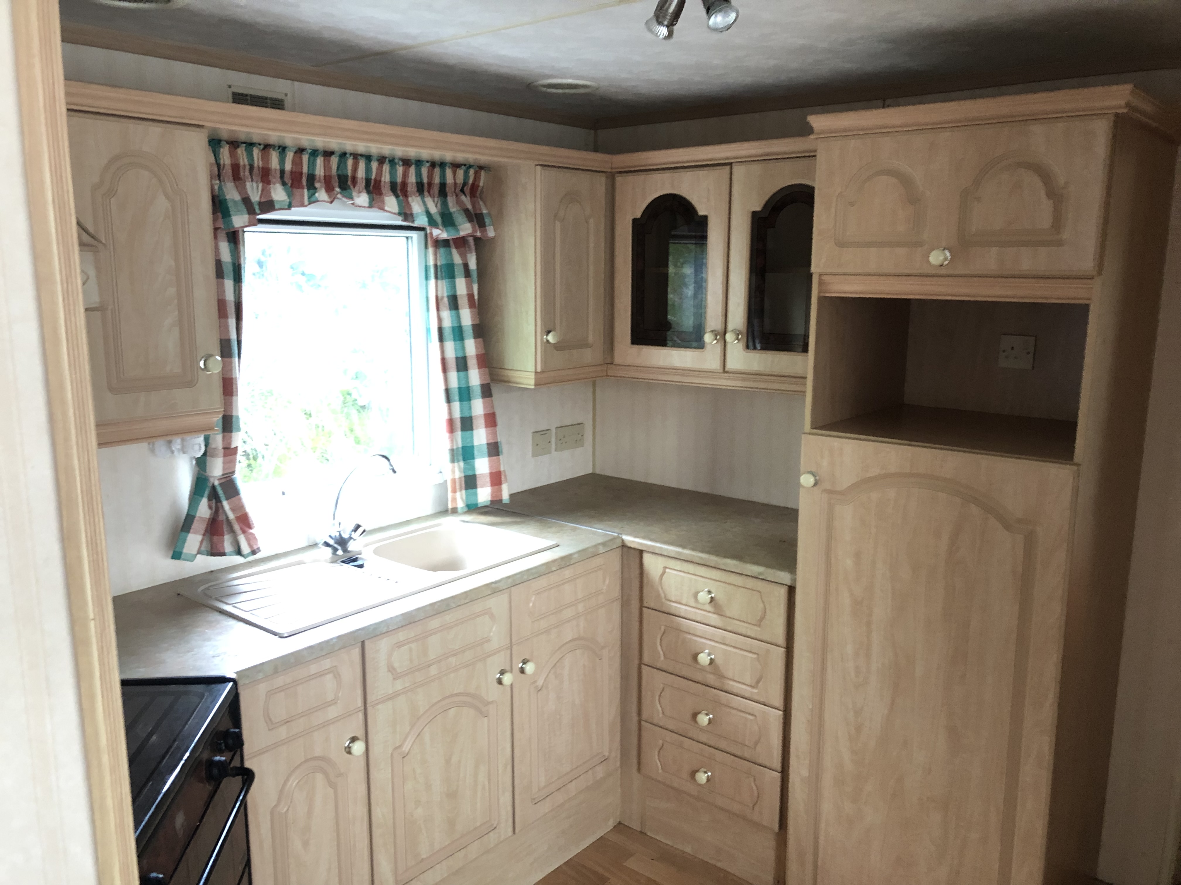 WILLBEY LYDNHURST 37X12 WINTER PACK 3 BEDROOM 8 BERTH DOUBLE GLAZED LPG CENTRAL HEATING - Image 5